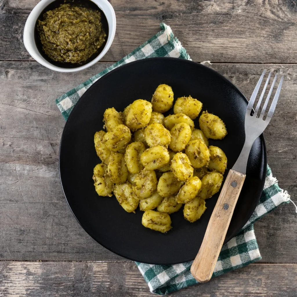 Macarrão Integral com Molho Pesto de Rúcula