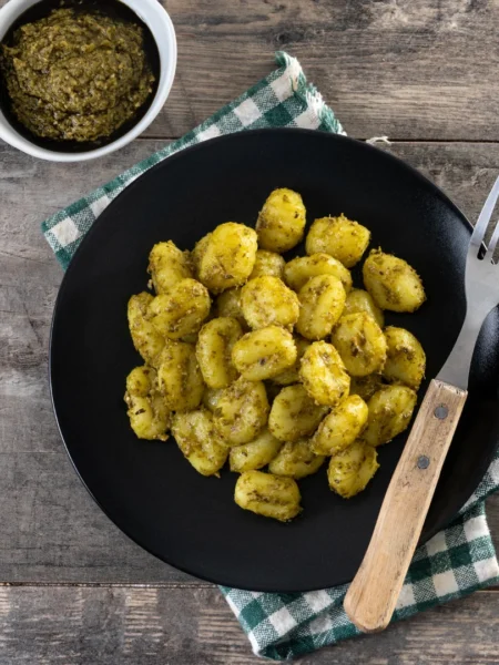 Macarrão Integral com Molho Pesto de Rúcula