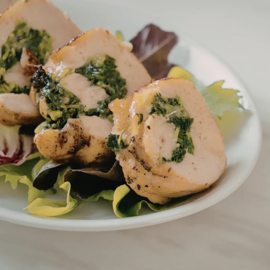 Peito de Frango Recheado com Brócolis e Queijo Cottage