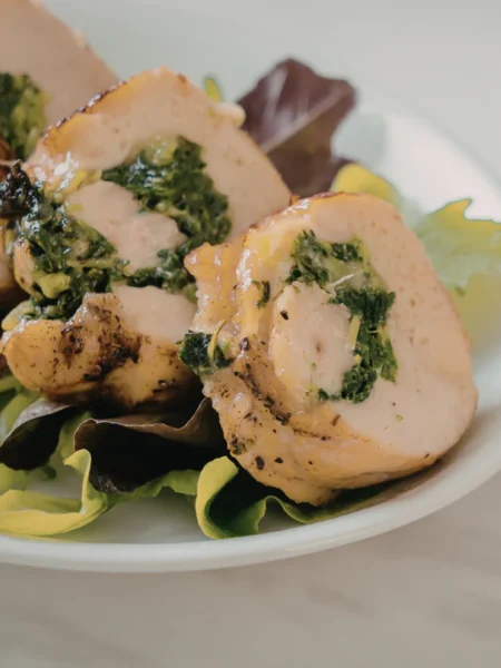Peito de Frango Recheado com Brócolis e Queijo Cottage