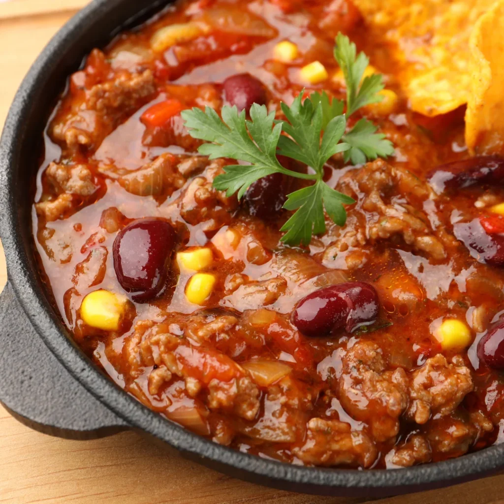 Picadinho de Carne com Molho de Tomate Caseiro e Ervas Frescas