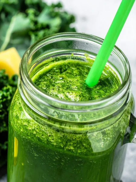 Smoothie Detox de Abacaxi, Couve e Semente de Linhaça
