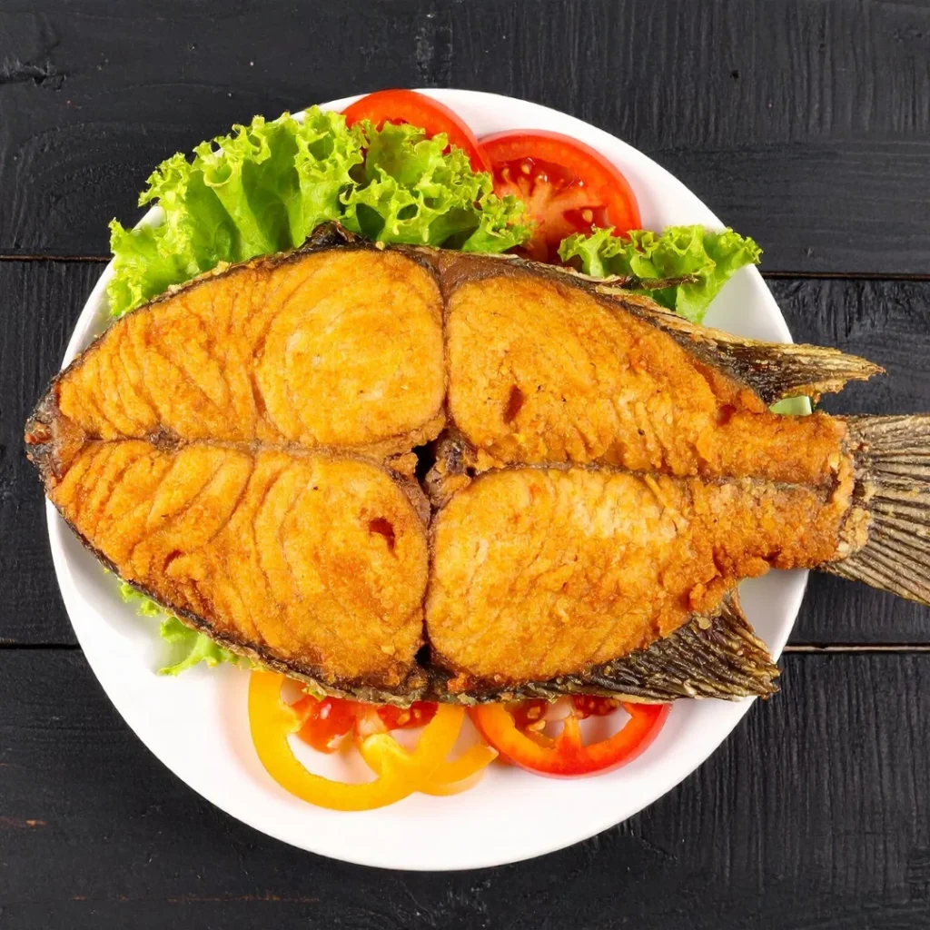 Tilápia Assada com Tomate Cereja e Manjericão